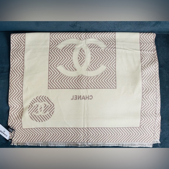 NWT🔥✨ CHANEL Stole/Scarf/Shawl made with cashmere & silk🤩 14S A52187X26009 - Picture 6 of 15